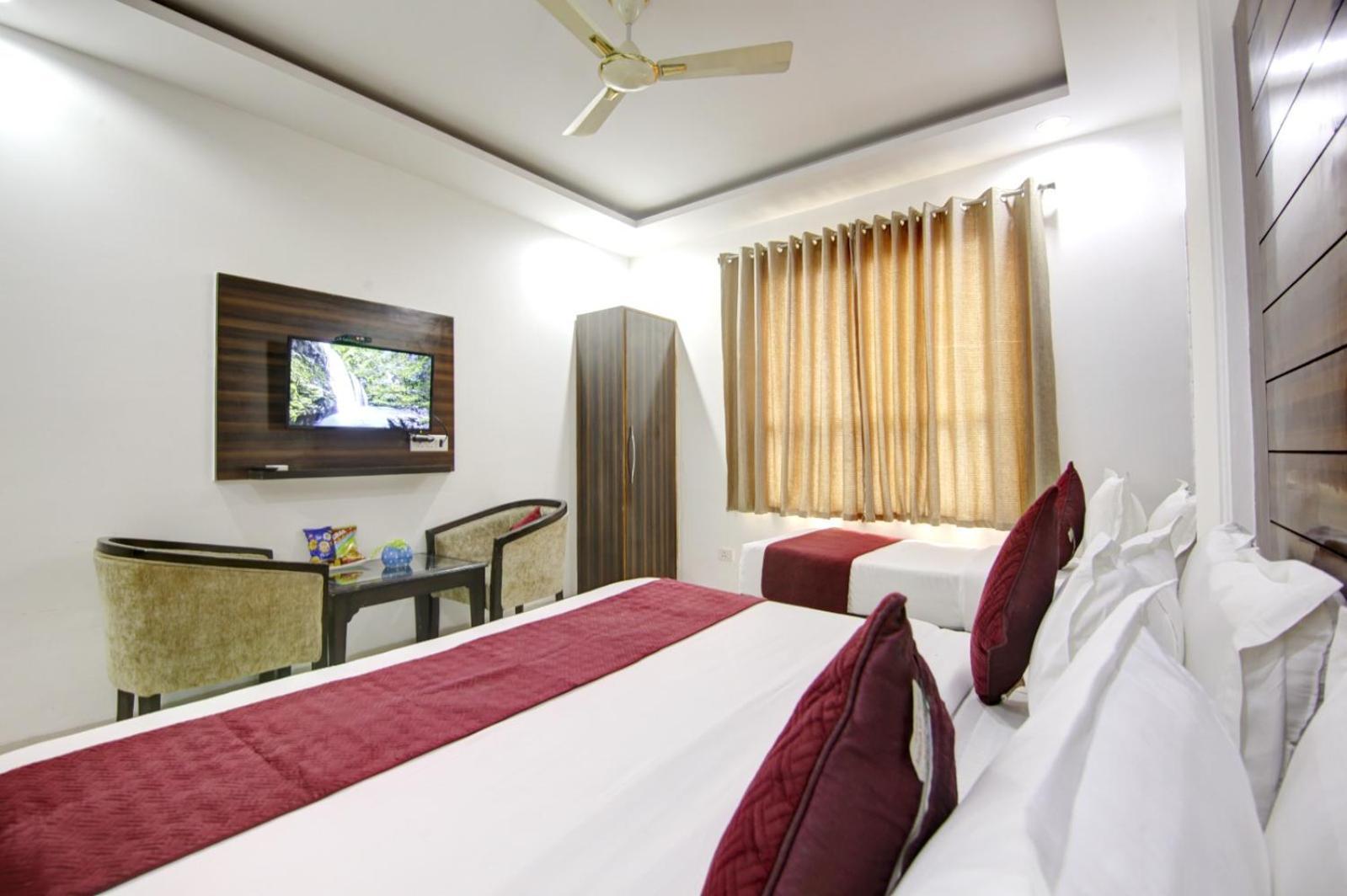 Hotel Devrana Delhi Airport Nova Deli Exterior foto